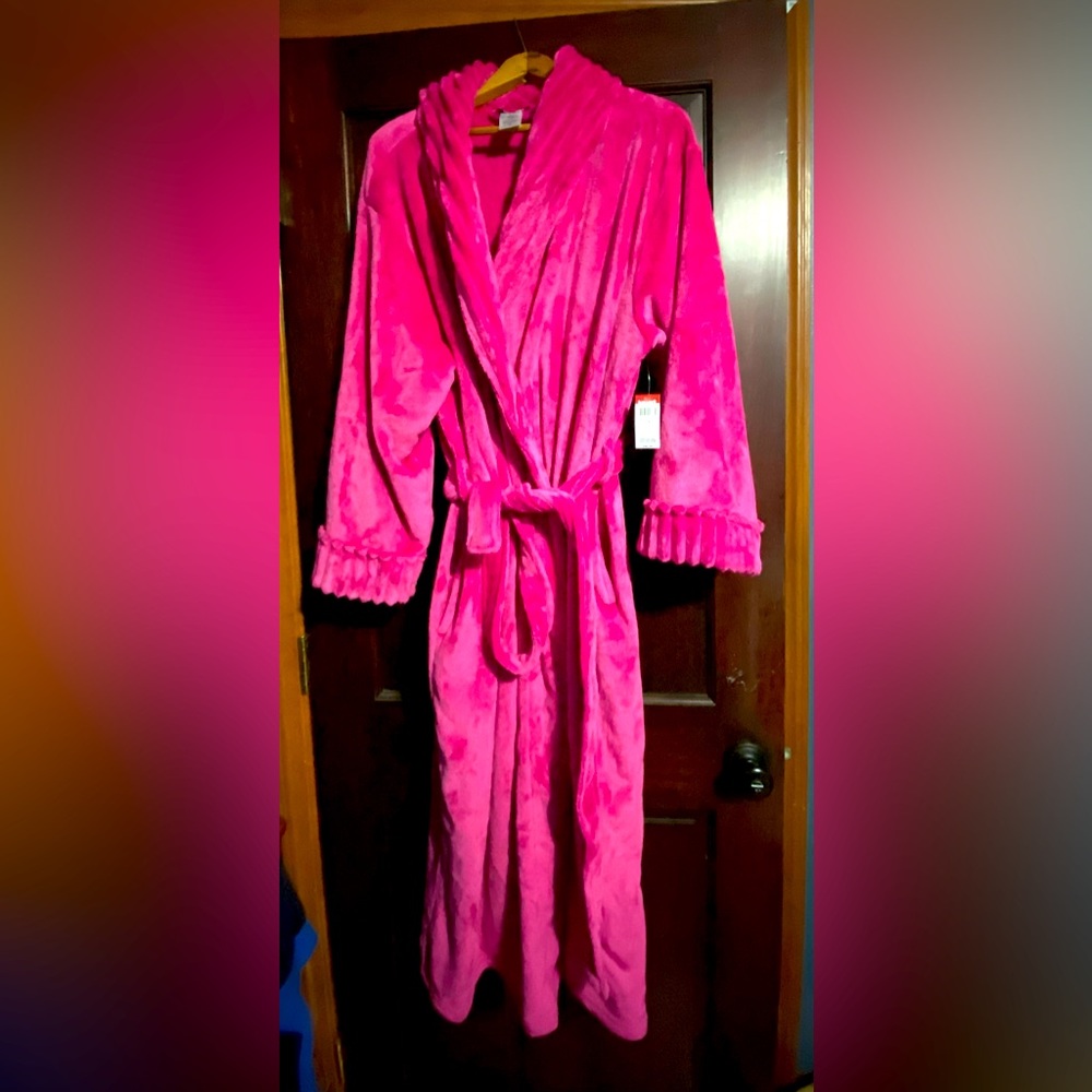Plush pink robe NWT. Size 1X